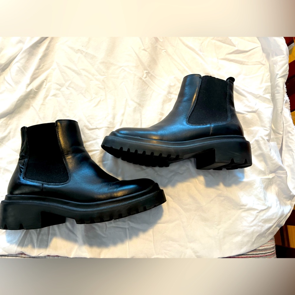 Blondo Kayla waterproof leather Chelsea boots size 7.5